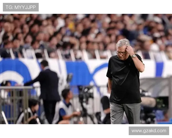 伊万:单后腰战术是全球足球发展趋势 我致力打破国足保守打法并取得成效 伊万:单后腰战术是全球足球发展趋势 我致力打破国足保守打法并取得成效