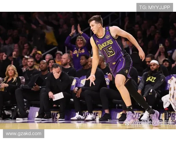 湖人揭幕战首发阵容前瞻克内克特能否重返轮换成最大看点