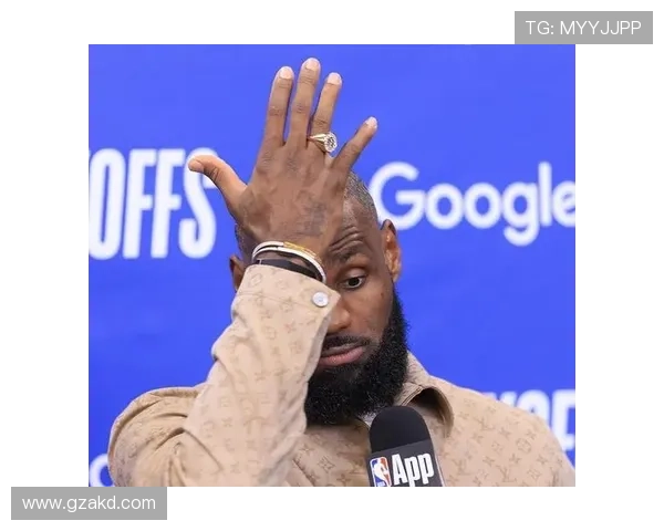 维金斯盛赞鲍威尔每日展现统治力称其为真正非凡且极具天赋的球员 维金斯盛赞鲍威尔每日展现统治力称其为真正非凡且极具天赋的球员