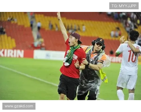 国安死忠看台连改三首歌曲挑衅电梯战神球迷最无畏之心态引发热议 国安死忠看台连改三首歌曲挑衅电梯战神球迷最无畏之心态引发热议