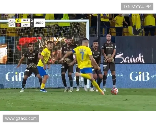 C罗补时任意球前自我鼓劲遗憾未能破门胜利从指尖溜走